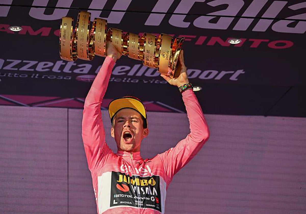 Roglic celebra su victoria en el último Giro de Italia