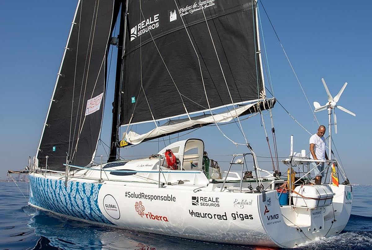 El «Sorolla», de Juan Merediz, navega para estar en la salida de la Global Solo Challenger de La Coruña