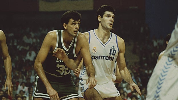 Martín, defendido por McHale