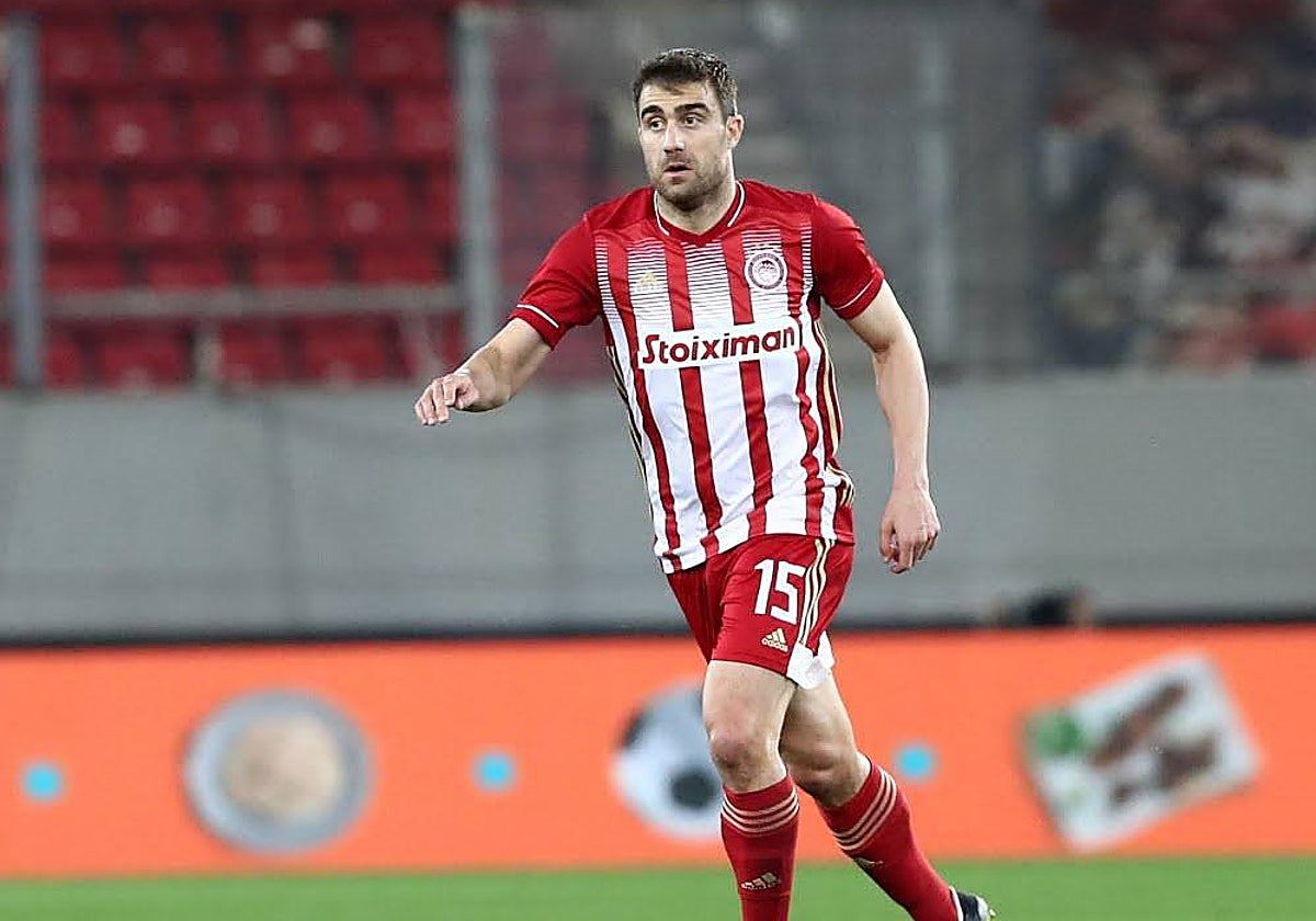 Sokratis, en un partido con el Olympiakos, su último equipo