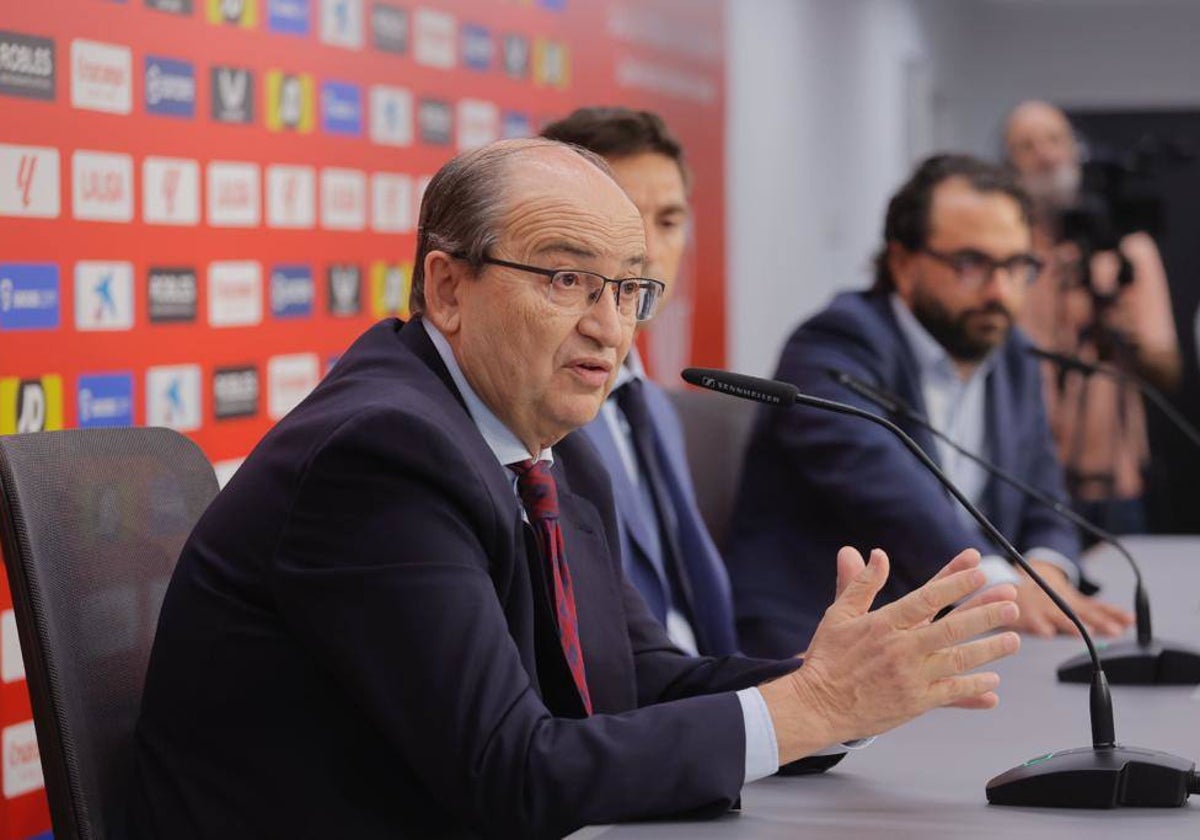 José Castro, durante la presentación de Diego Alonso como entrenador del Sevilla FC
