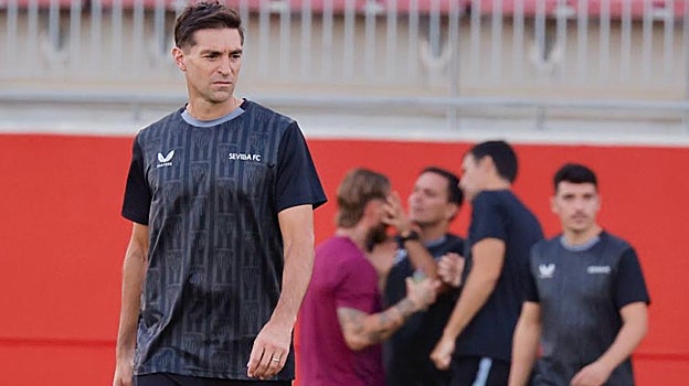 Diego Alonso, en su primer entrenamiento con el Sevilla