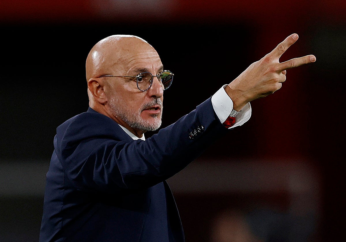 Luis de la Fuente durante el España - Escocia del pasado 12 de octubre en Sevilla