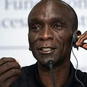 Eliud Kipchoge: «Las marcas de zapatillas tienen que seguir trabajando e innovando»