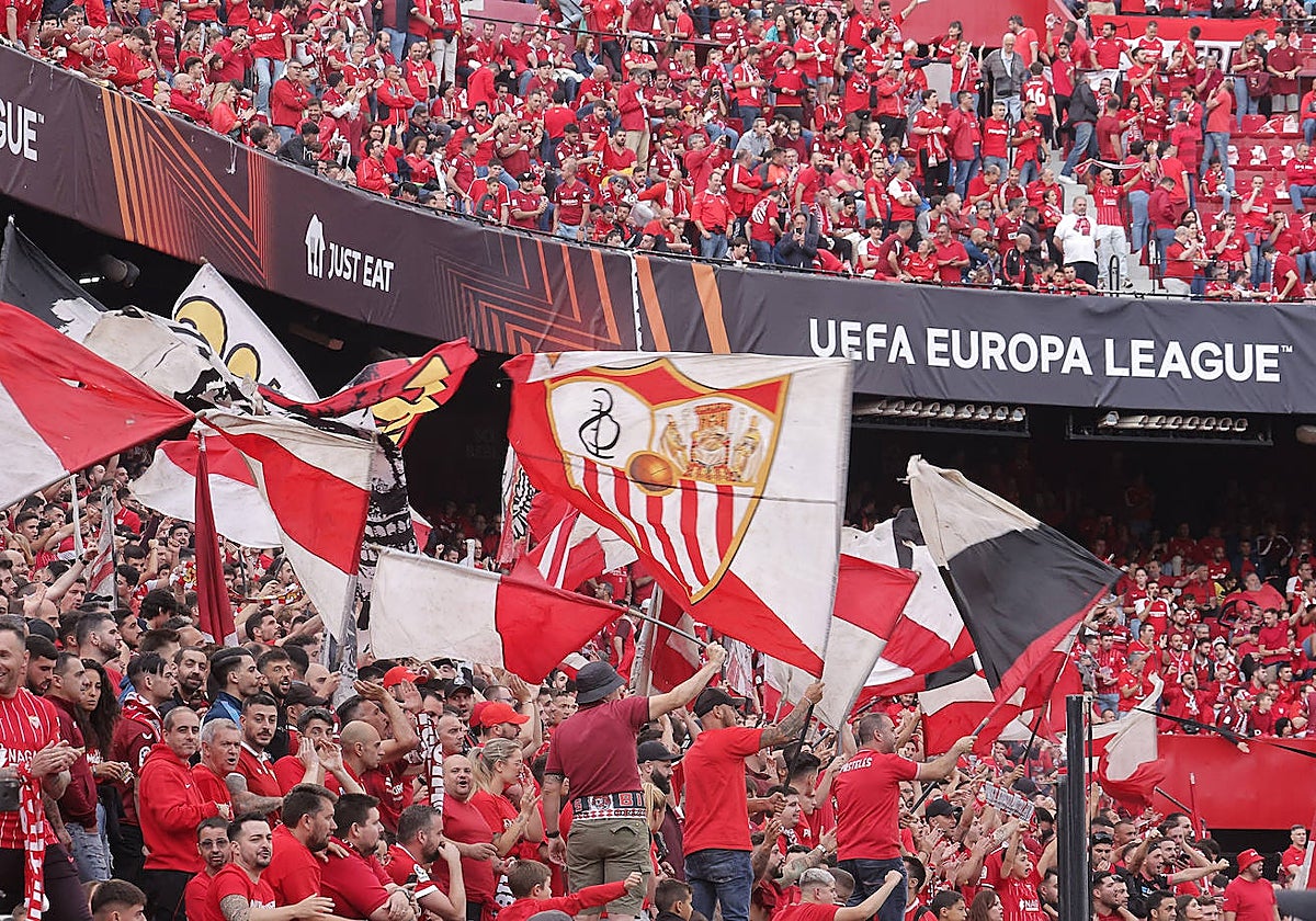 Ambiente del Sánchez-Pizjuán durante el Sevilla - Juventus, partido correspondiente a la semifinal de la Europa League 2022-23
