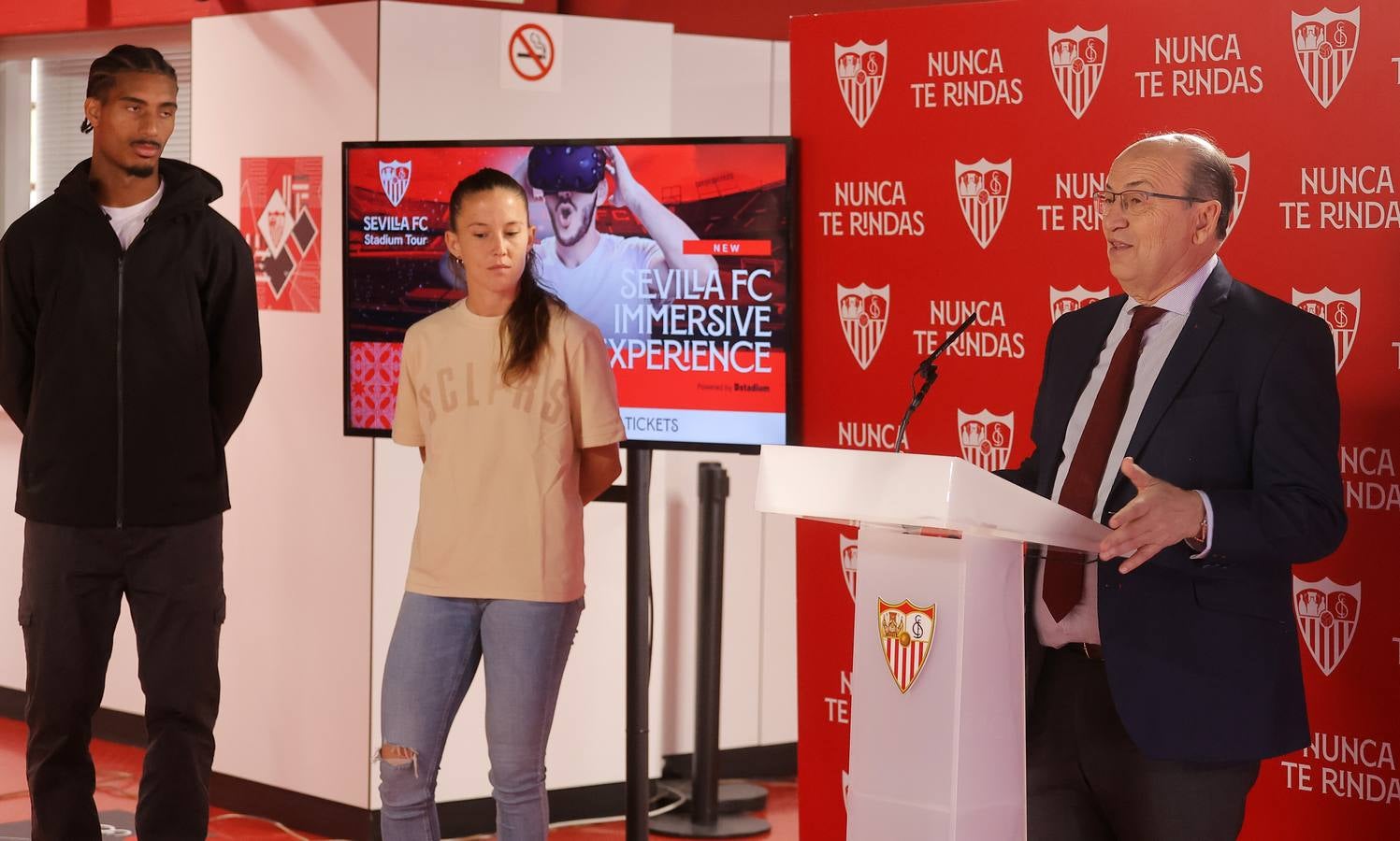 Presentación a los medios del nuevo tour virtual por el estadio Sánchez-Pizjuán