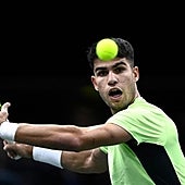 Alcaraz naufraga en su estreno en París-Bercy