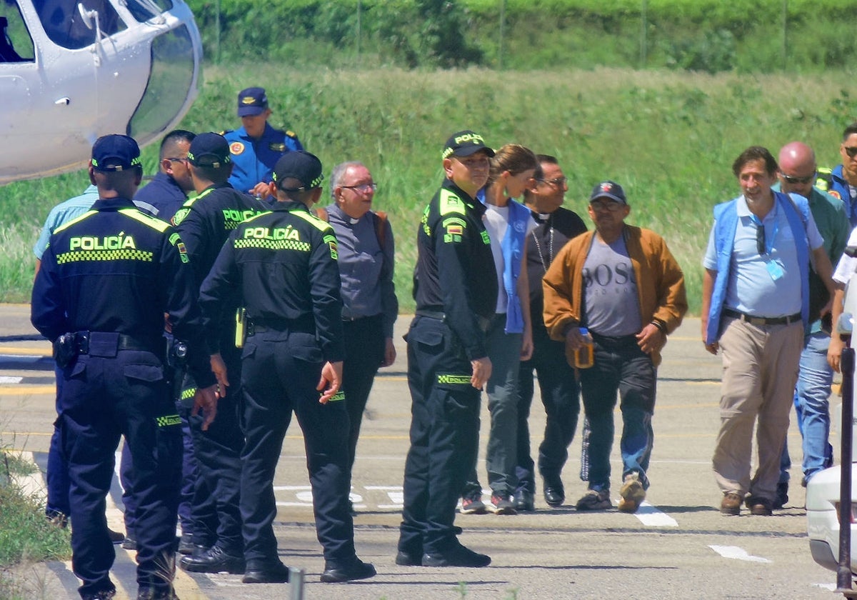 El padre de Luis Díaz (segundo por la derecha), en libertad