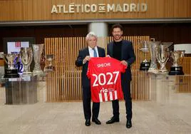El Atlético de Madrid se entrega a Simeone, al que amplía su contrato hasta 2027