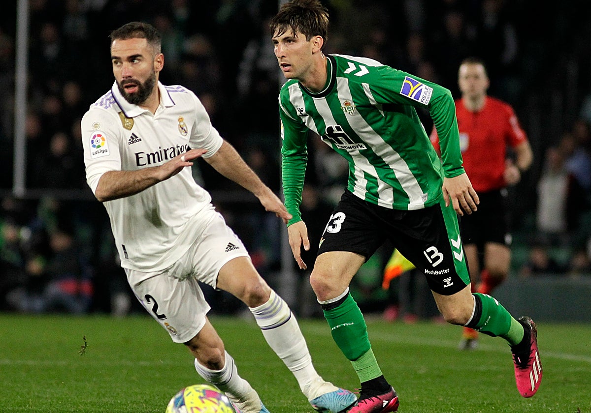 Miranda y Lukebakio, en el Betis - Real Madrid