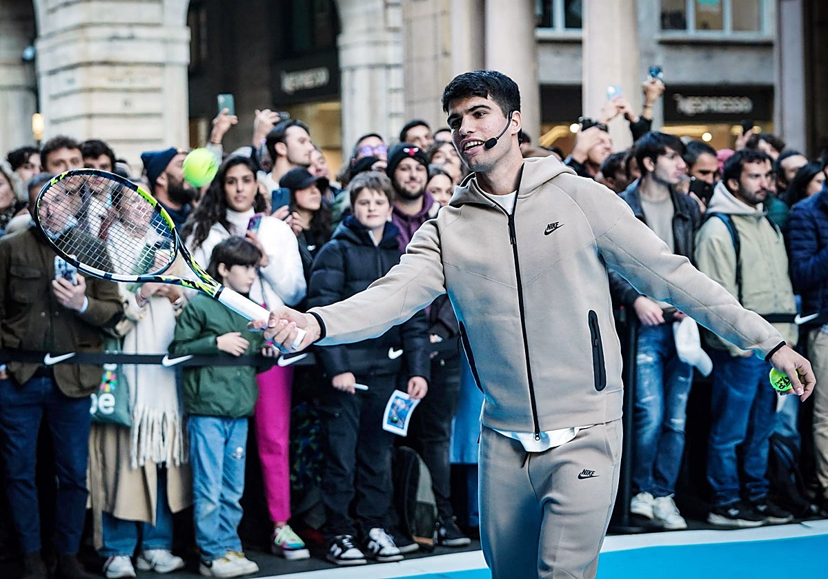 Alcaraz, durante un torneo de exhibición en las calles de Turín, en la previa de las ATP Finals