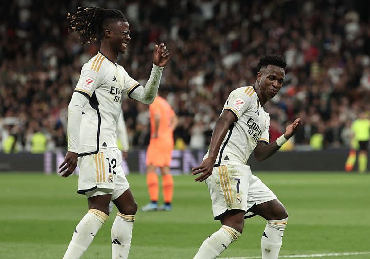 Vinicius celebra uno de sus dos goles con Camavinga