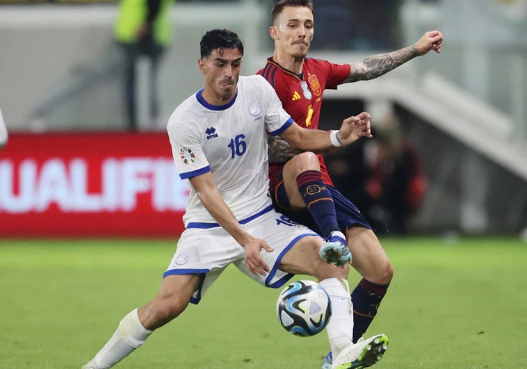 Grimaldo, en el partido de su debut como internacional ante Chipre