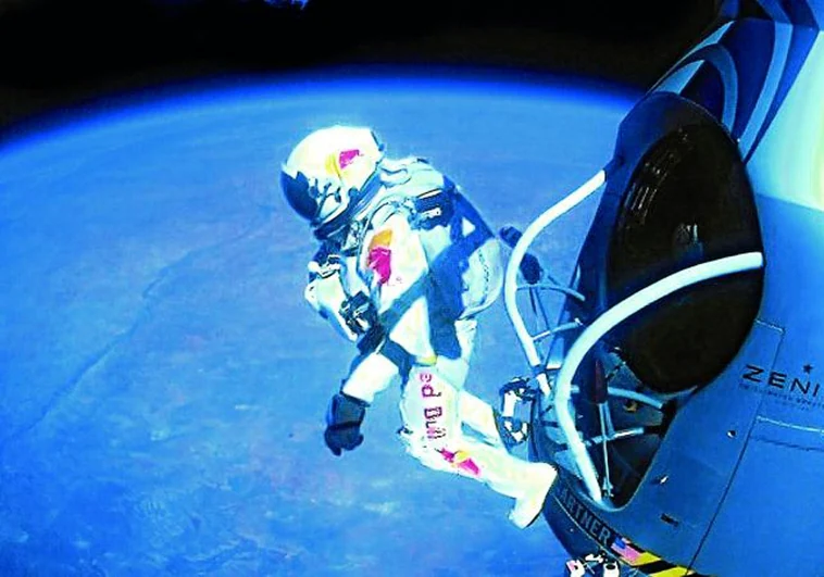 Felix Baumgartner durante su salto estratosférico, que fue seguido por millones de personas en todo el planeta