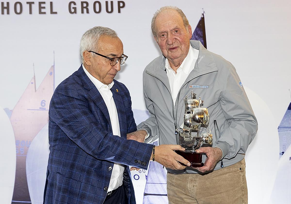 El Rey Juan Carlos ganador de la Liga de la clase 6 Metros con el «Bribón»