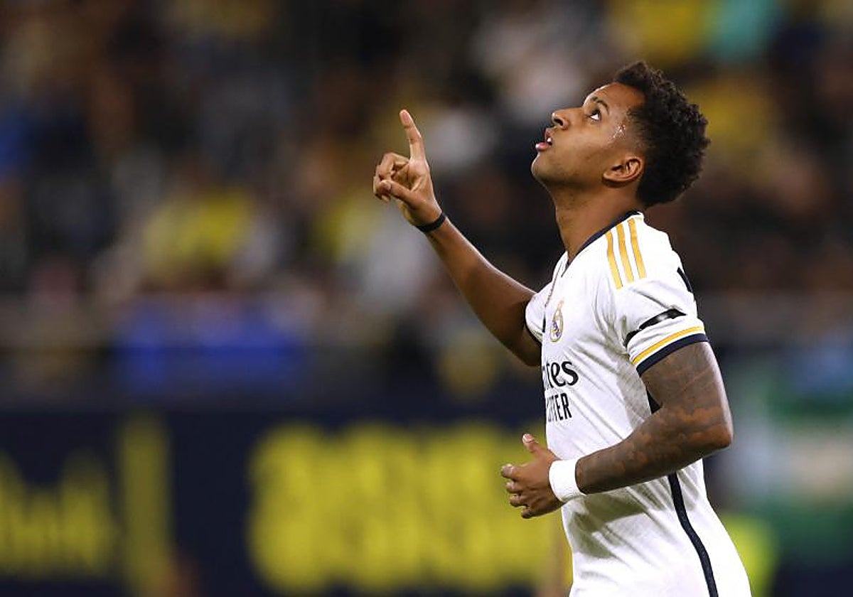 Rodrygo celebra el primero de sus dos goles ante el Cádiz