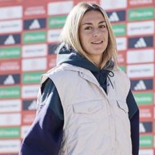 Alexia abandona la concentración de España por molestias en una rodilla