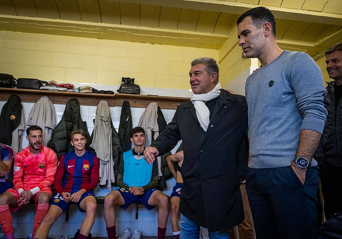 Laporta acudió a Palamós con el filial y se dejó fotografiado junto a Rafa Márquez, el técnico