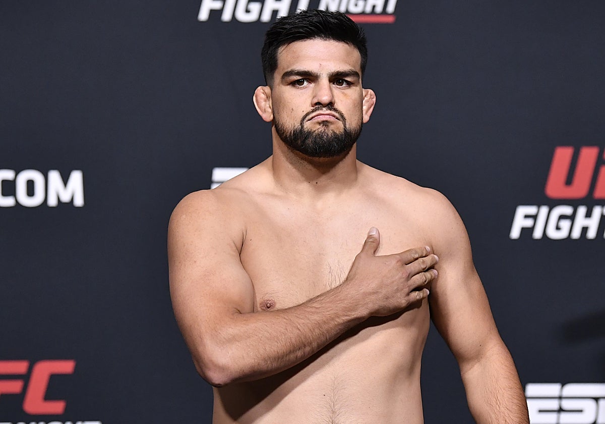 El mexico-estadounidense Kelvin Gastelum, durante un pesaje