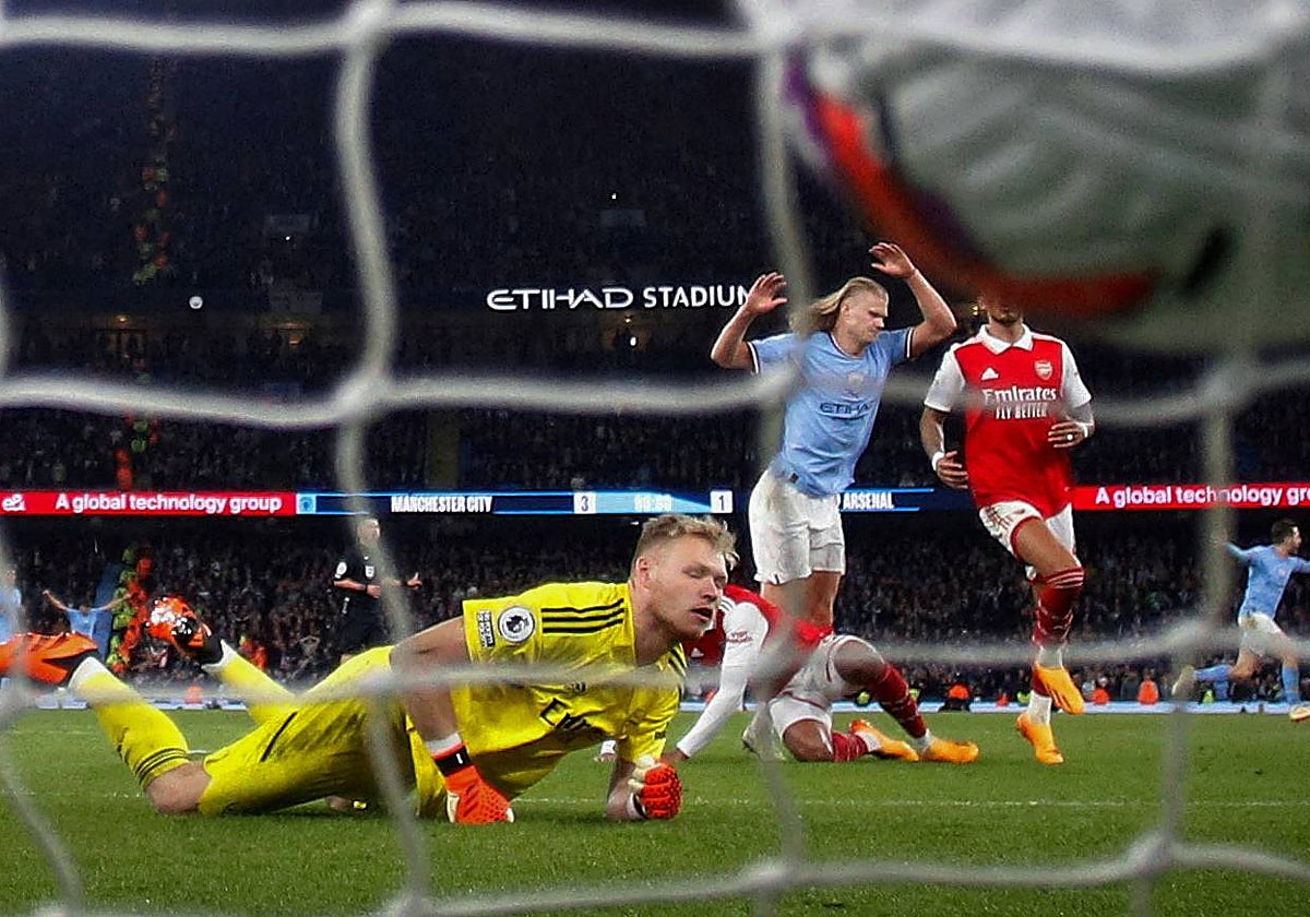Haaland marca un gol en el Manchester City - Arsenal de la pasada temporada