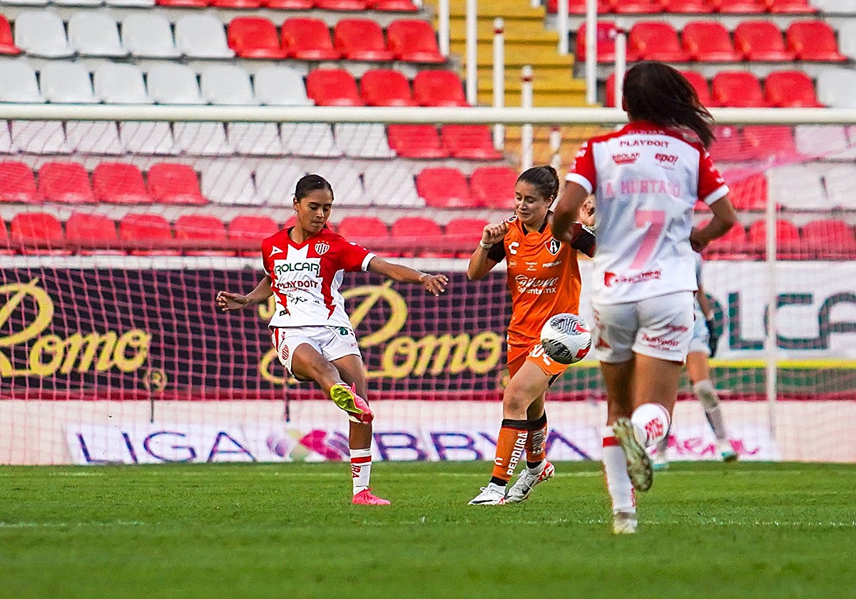 Jugadoras del Necaxa en un partido de la liga mexicana