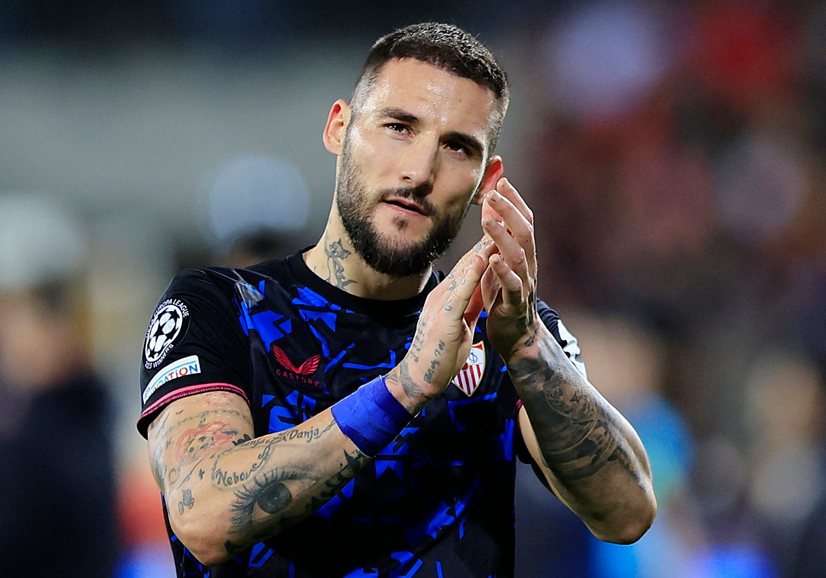 Gudelj, durante el partido ante el Lens