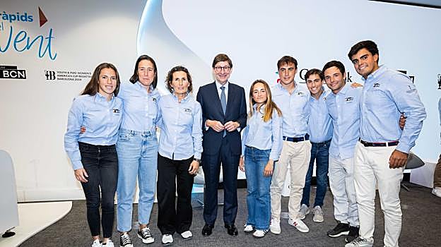 José Ignacio Goirigolzarri con los juveniles y las chicas