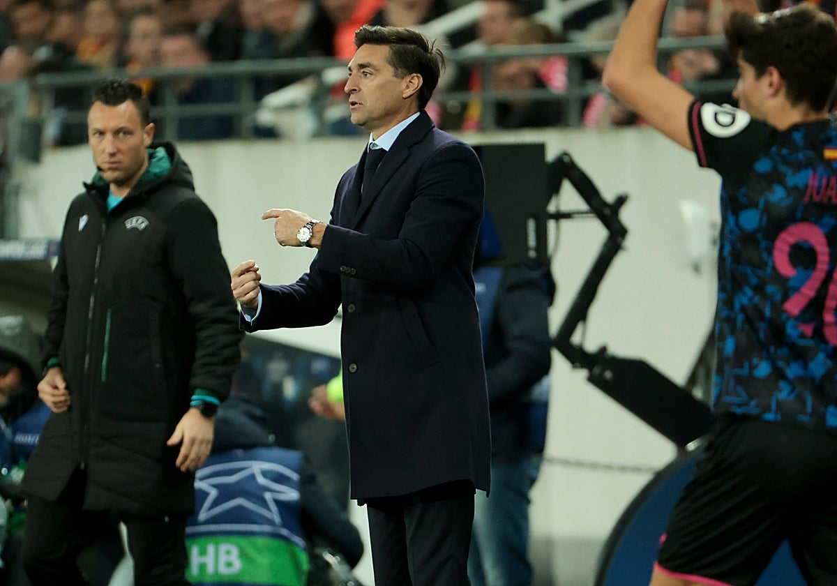 Diego Alonso durante el partido Lens - Sevilla del pasado martes