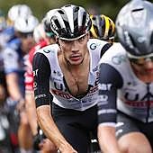 Juan Ayuso: «Los sacrificios horribles de ser ciclista me generan satisfacción»