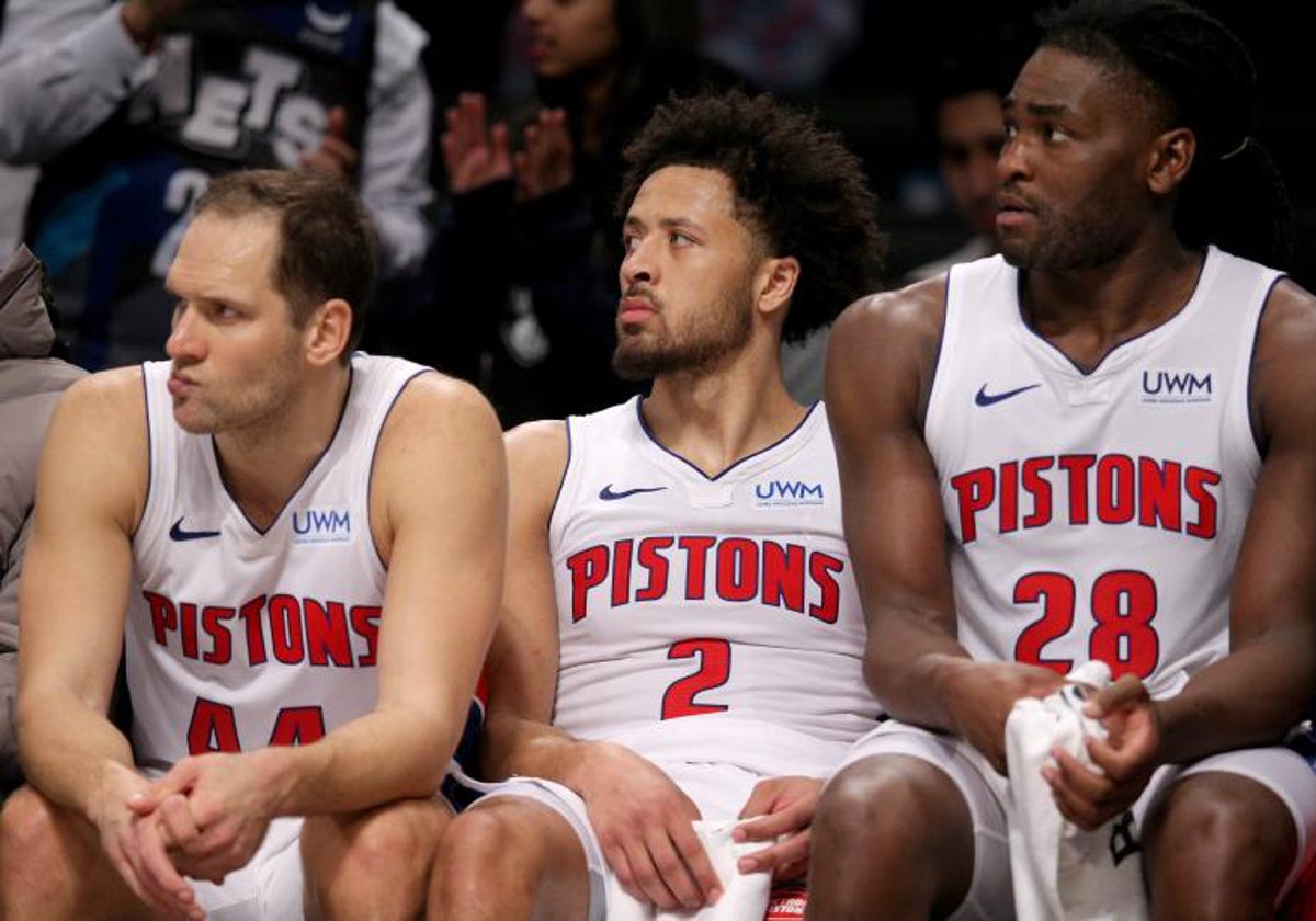 Bojan Bogdanovic, Cade Cunningham e Isaiah Stewart, jugadores de los Detroit Pistons