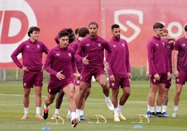 El Sevilla vuelve al trabajo con Badé y Nianzou