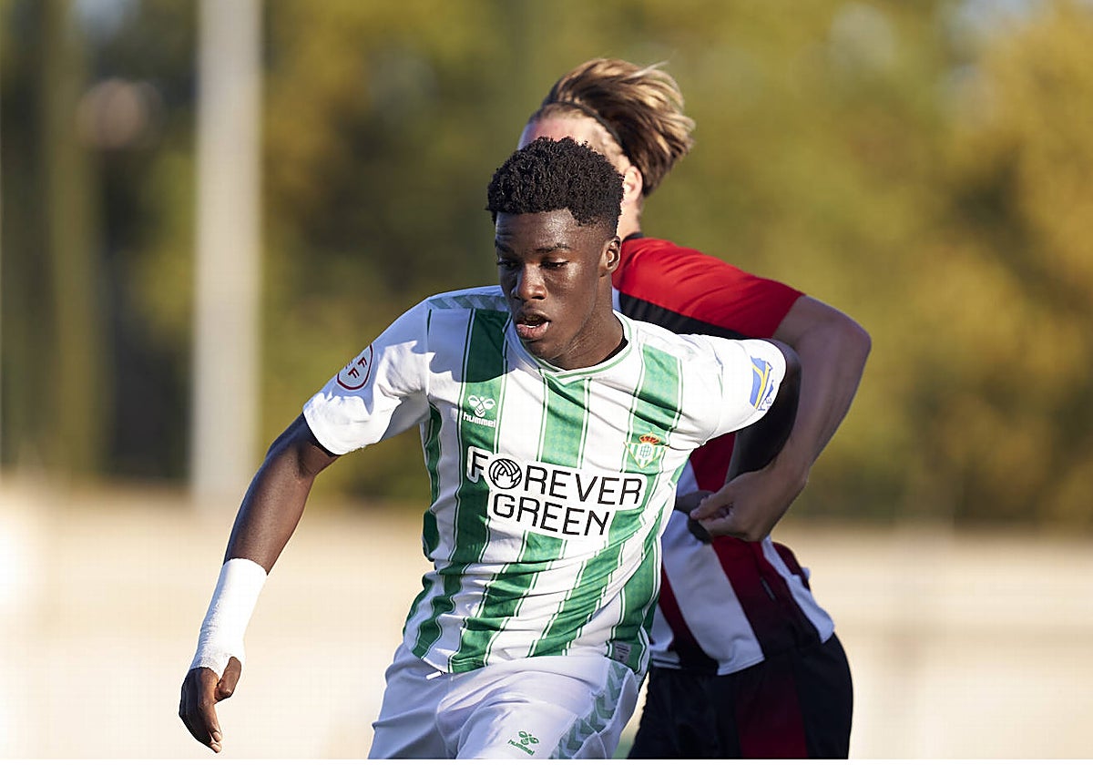 Assane forcejea con un jugador del Brentford B la pasada pretemporada