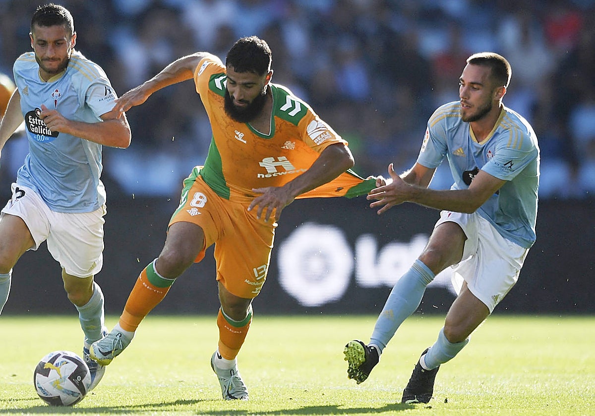 Fekir, objeto de falta en el Celta - Betis de la pasada temporada