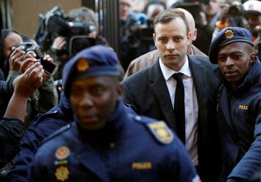 Pistorius sale de prisión tras cumplir condena por el asesinato de su novia