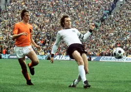 Beckenbauer, el defensa perfecto que jugó la semifinal de un Mundial con la clavícula rota