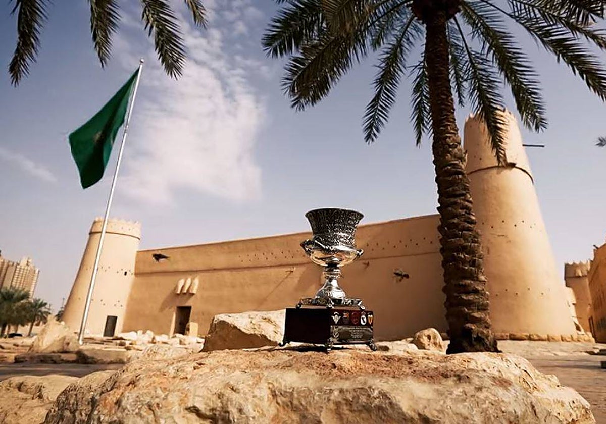 El trofeo de la Supercopa de España, en Riad