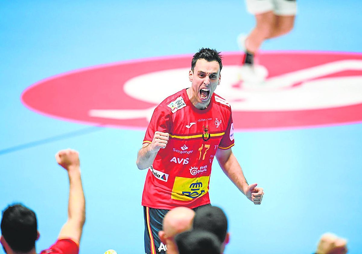 Figueras, durante un amistoso de la selección española