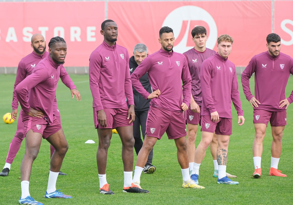 Agoumé e Isaac Romero entrenan con el equipo antes de recibir al Deportivo Alavés