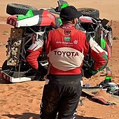 El abandono del líder acerca a Carlos Sainz a la cabeza del Dakar