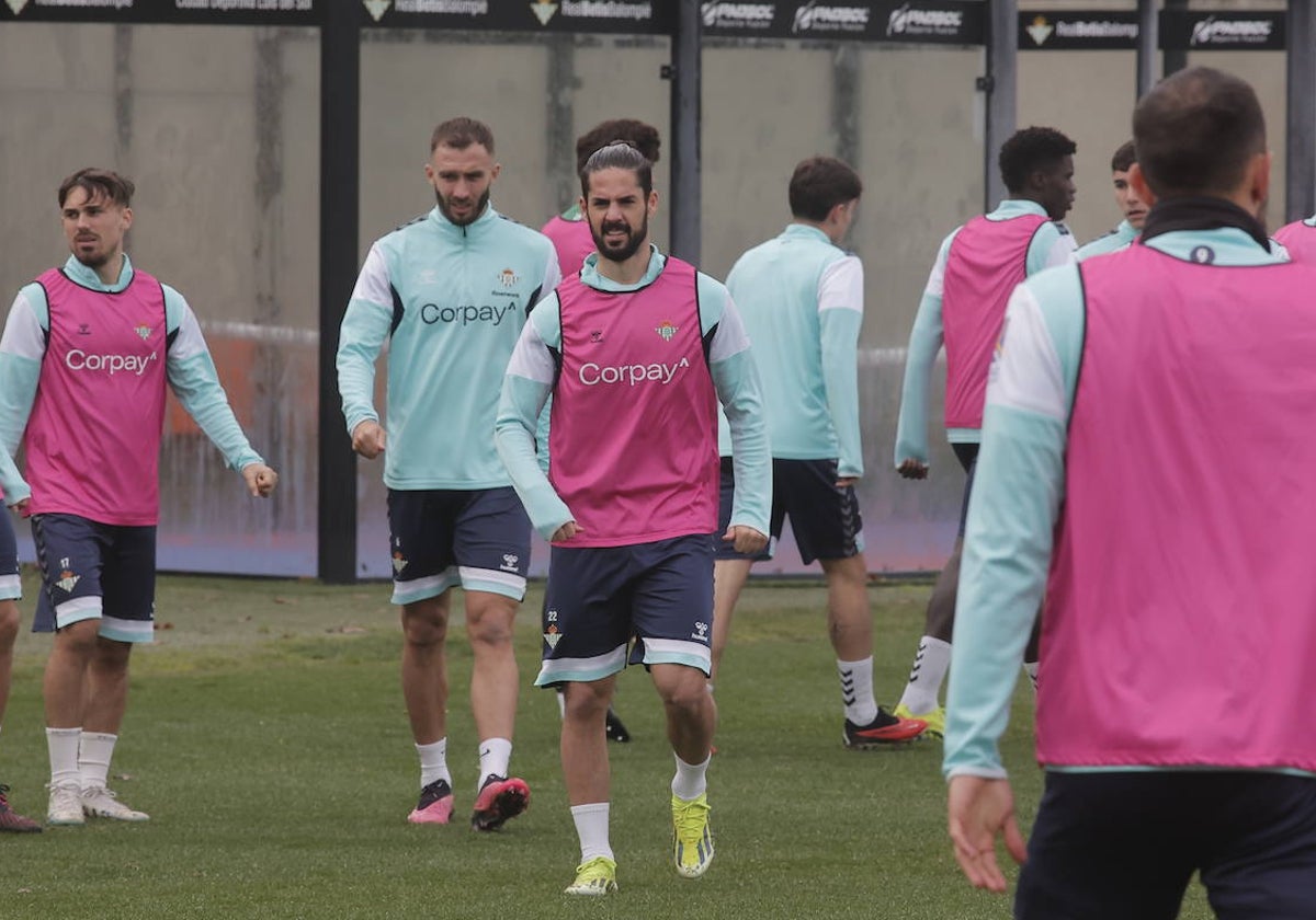 Isco, Pezzella y Rodri, en un entrenamiento reciente del Betis