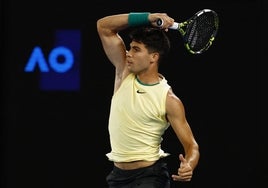 Alcaraz activa el engranaje con un triunfo ante un bravo Gasquet en su estreno en Australia