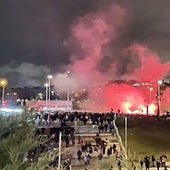 Gritos racistas contra Vinicius y un periodista herido en la previa del derbi