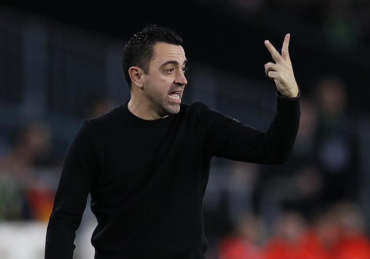 Xavi gesticula durante el partido entre el Barcelona y el Betis