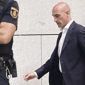 Rubiales pide el archivo de la causa por el beso a Hermoso: «Ningún agresor sexual pregunta a la víctima antes»