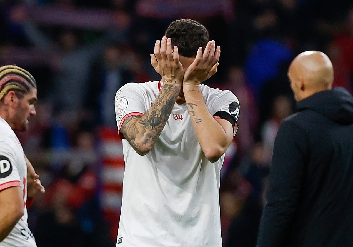 Ocampos se lamenta tras el Atlético de Madrid - Sevilla