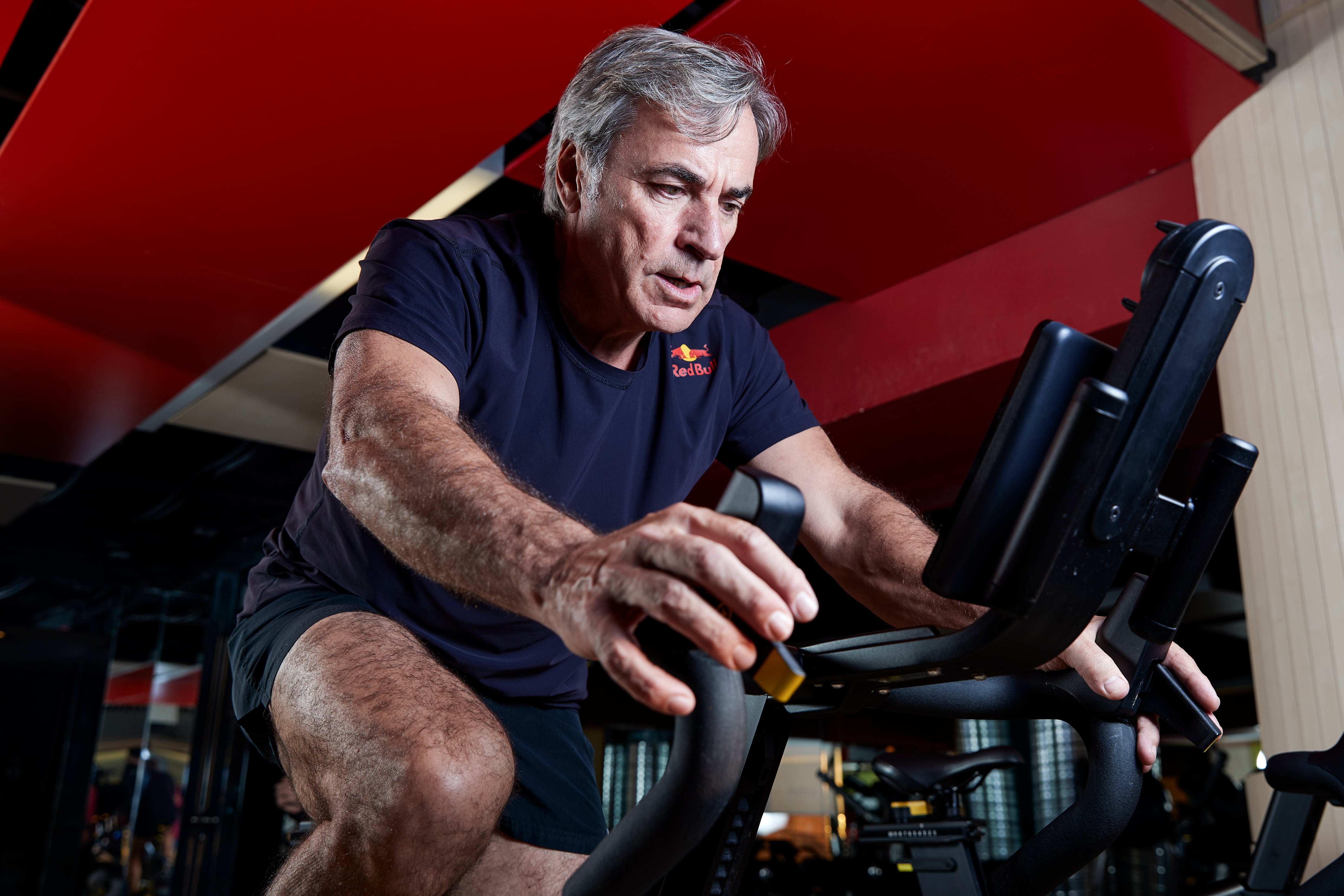 Carlos Sainz, entrenamiento de élite más allá de los 60, en imágenes