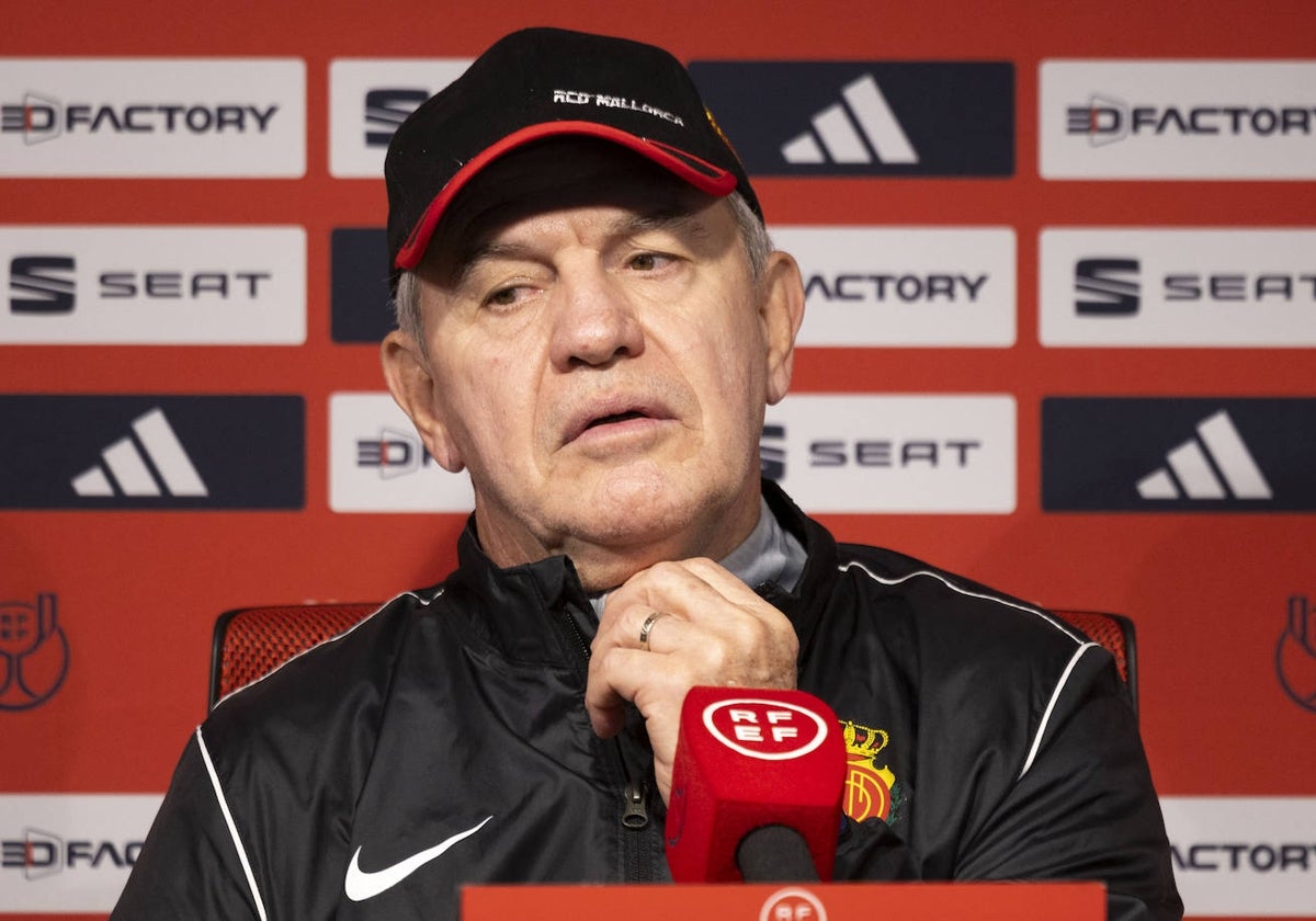 El entrenador del RCD Mallorca, Javier Aguirre, en rueda de prensa