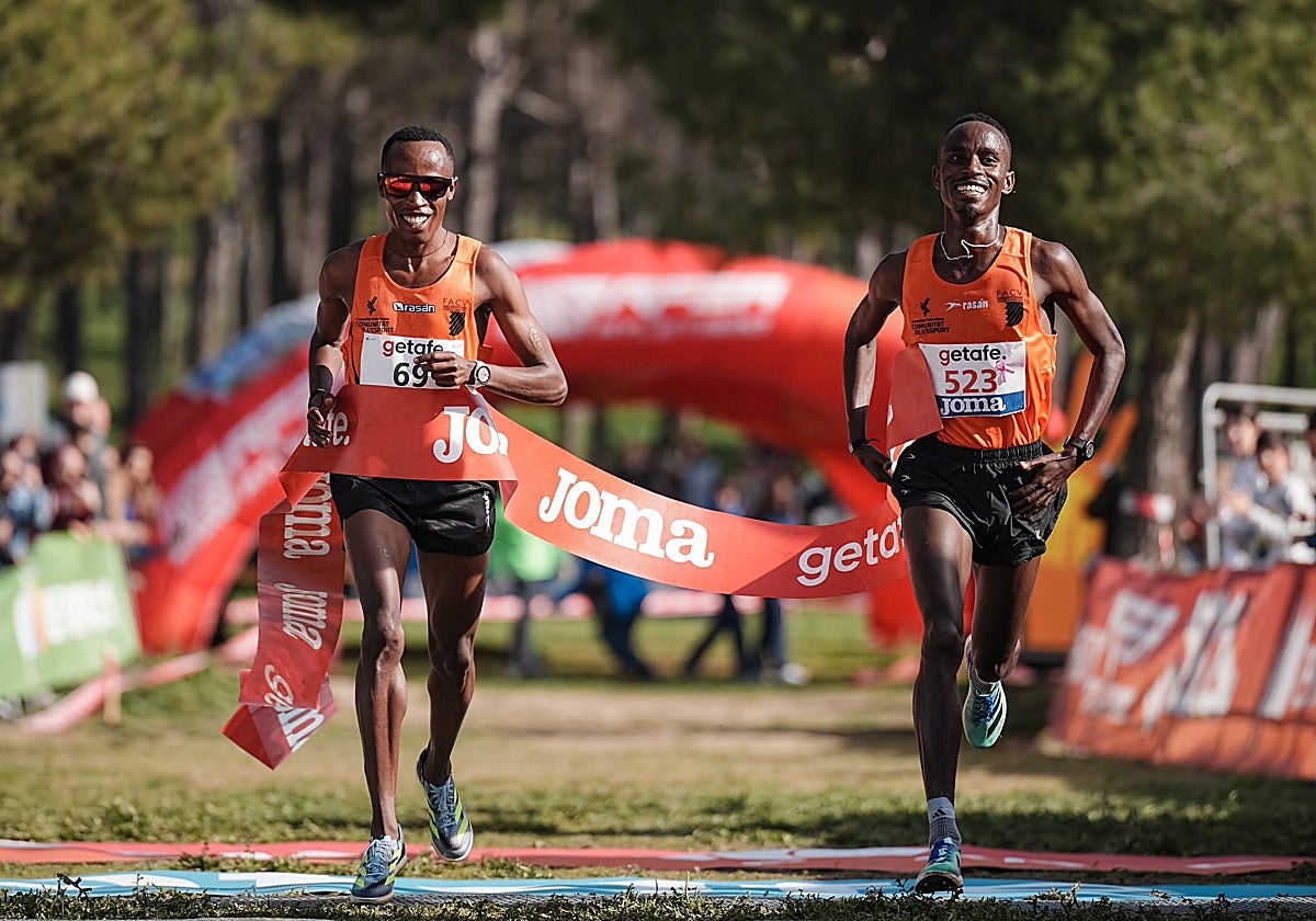 Therry Ndikumwenayo y Rodrigue Kwiozera, en la llegada de Getafe