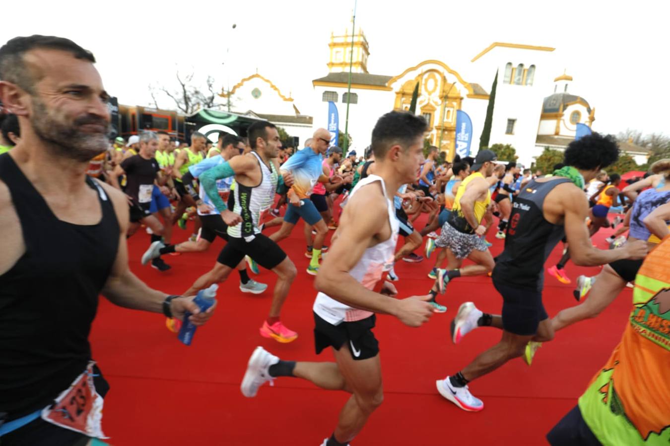 Salida del Medio Maratón en Sevilla 2024