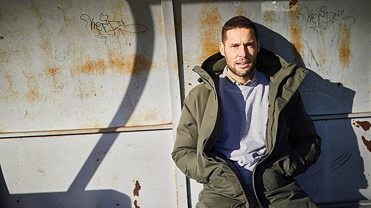 Mario Suárez, en el banquillo del campo de Alcobendas donde atiende a ABC